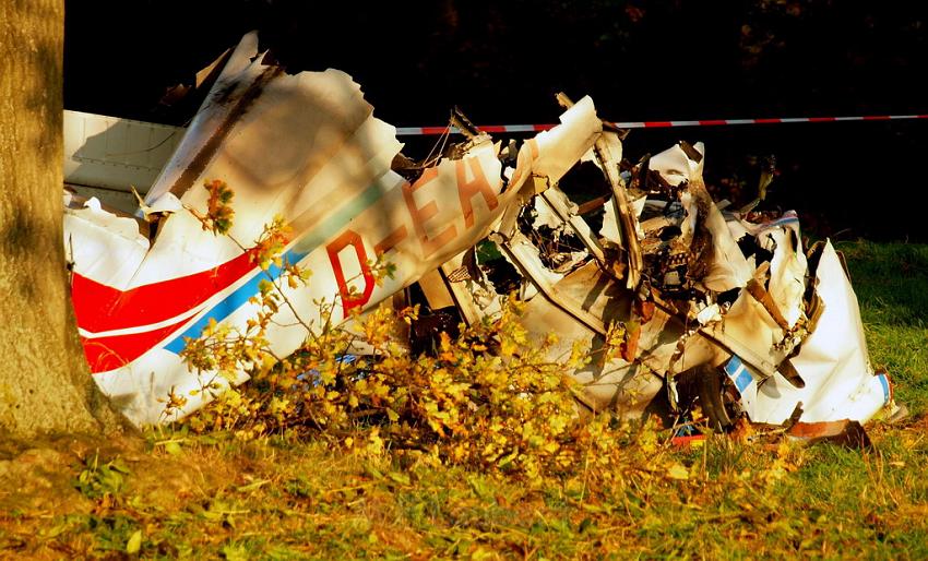 Kleinflugzeug abgestuerzt Sankt Augustin Meindorf P149.JPG